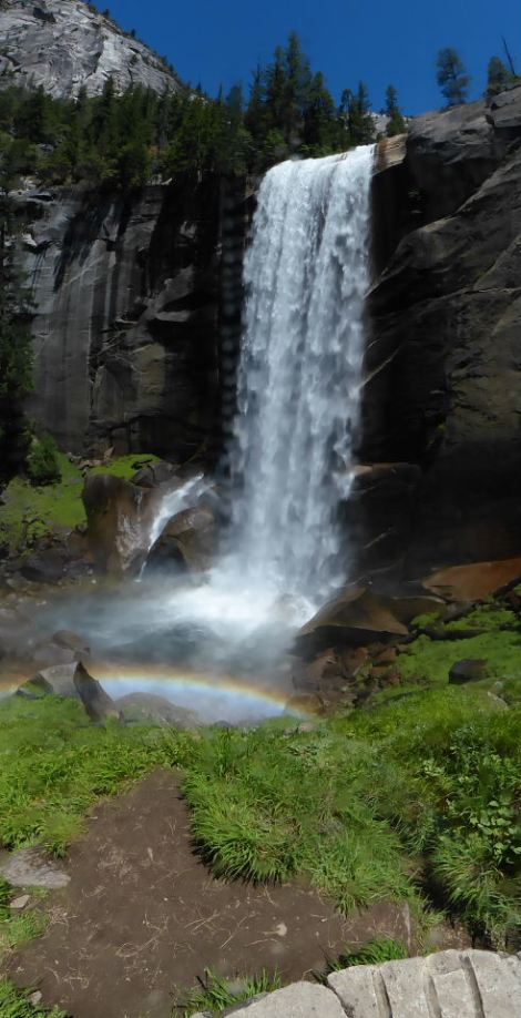 バーナル滝と虹
